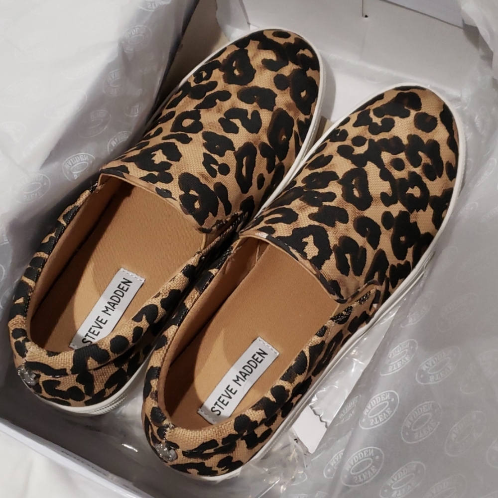 BNIB Steve Madden Gills sneakers 8.5